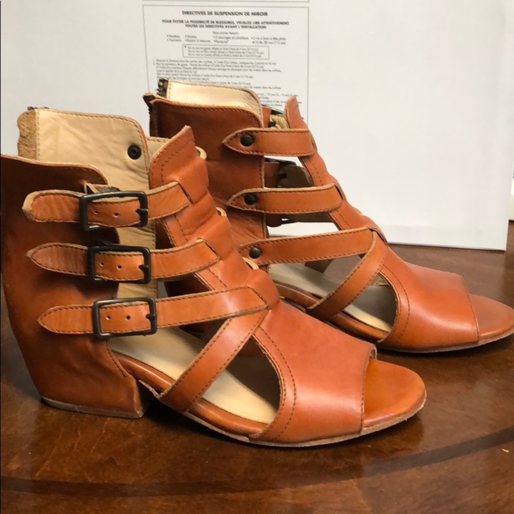 Baske Sandals